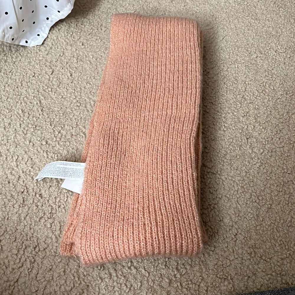 Forever21 acrylic pink scarf nwt
